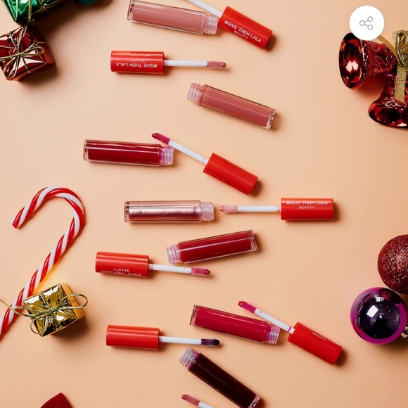 GIVE THEM LALA BEAUTY LIP SET NIB - Picture 3 of 7